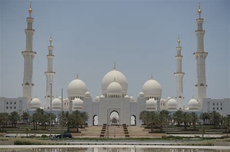 abu dhabi mosque visit